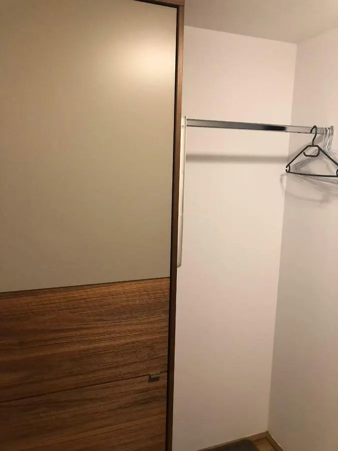 Amazing Austria Center Apartment Near Uno City Vienna