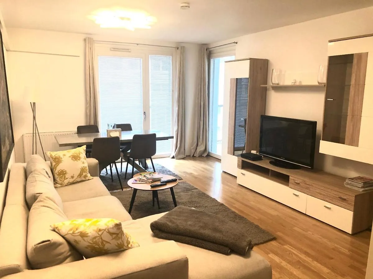 Amazing Austria Center Apartment Near Uno City Viyana