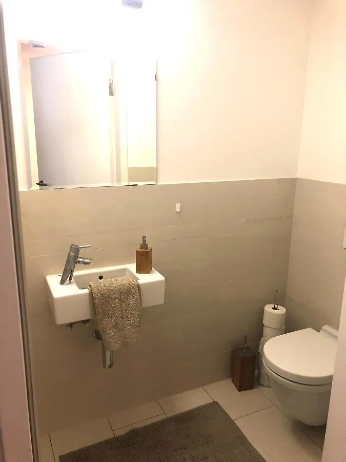Amazing Austria Center Apartment Near Uno City Viyana