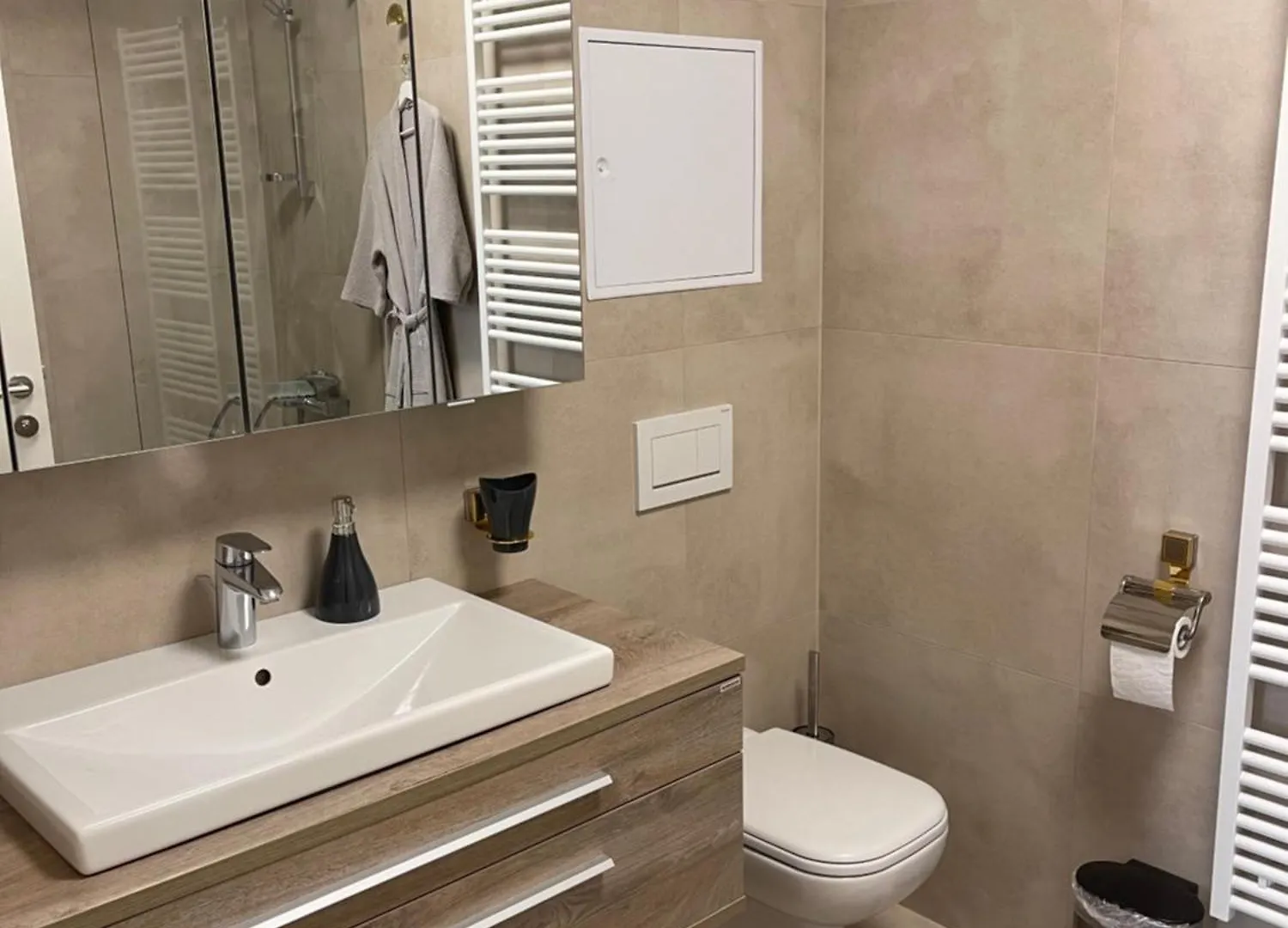 Amazing Austria Center Apartment Near Uno City Viyana