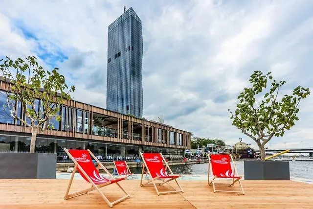 Amazing Austria Center Apartment Near Uno City Viyana