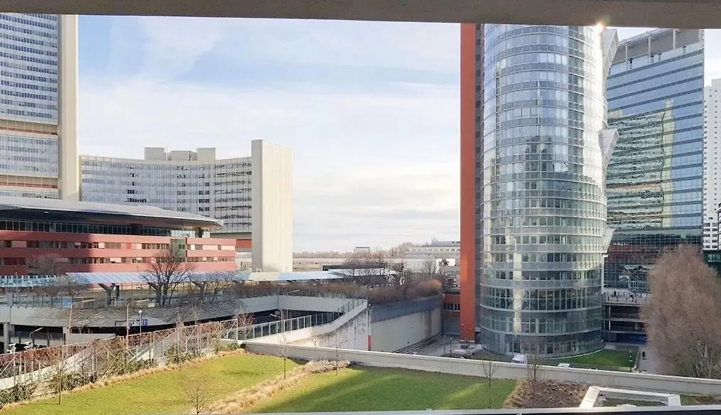 Amazing Austria Center Apartment Near Uno City Viyana