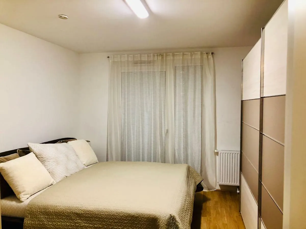 Amazing Austria Center Apartment Near Uno City Viyana